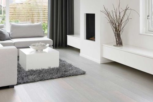 laminat_belyj_dub_v_interere_08