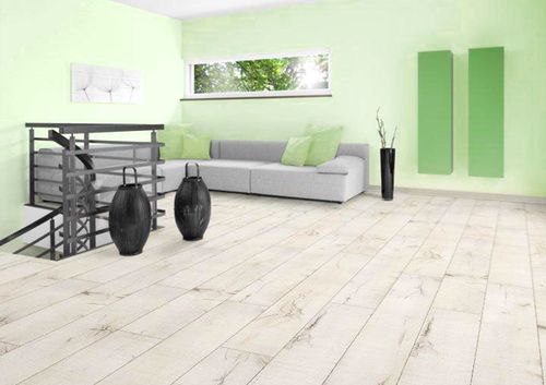 laminat_belyj_dub_v_interere_10