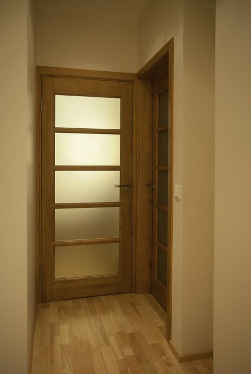 laminata_podojdet_pod_dveri_opredelennogo_cveta_04