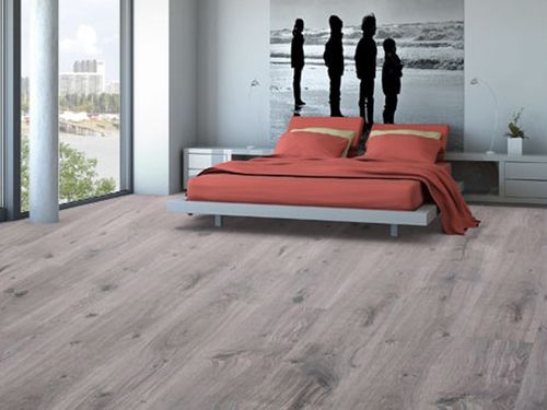 seryj-laminat-v-interere_10