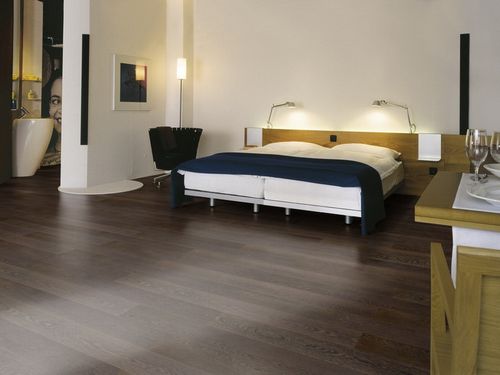 seryj-laminat-v-interere_9